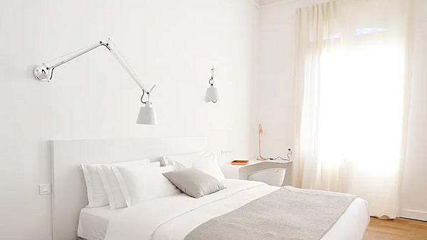 Aluminium wall lamp with swing arm Artemide Tolomeo Basculante 0947010A / 0947020A factory Artemide from Italy. Foto №3