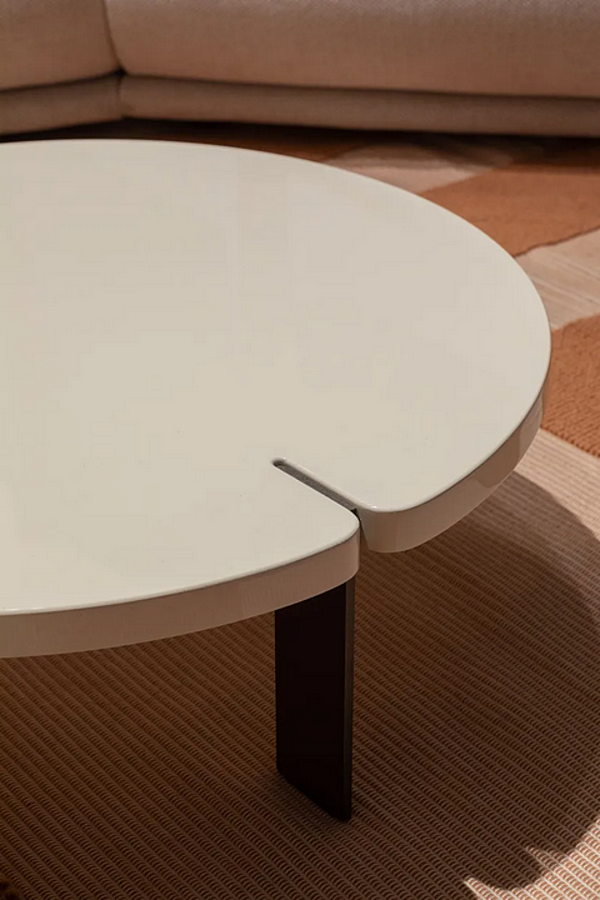 Round wooden coffee table Butter Saba factory SABA from Italy. Foto №5