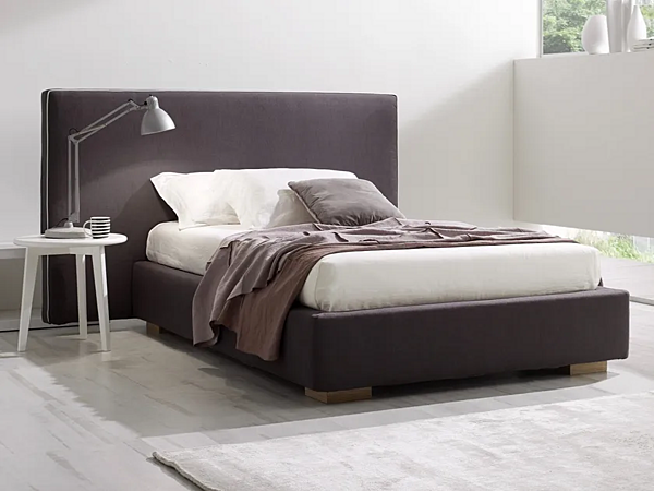 Full size upholstered bed with padded headboard Duomo Design Mono Alto factory Duomo Design from Italy. Foto №1