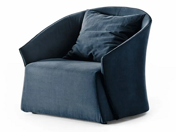 Fabric armchair with removable cover and armrests Saba Bustier factory SABA from Italy. Foto №1