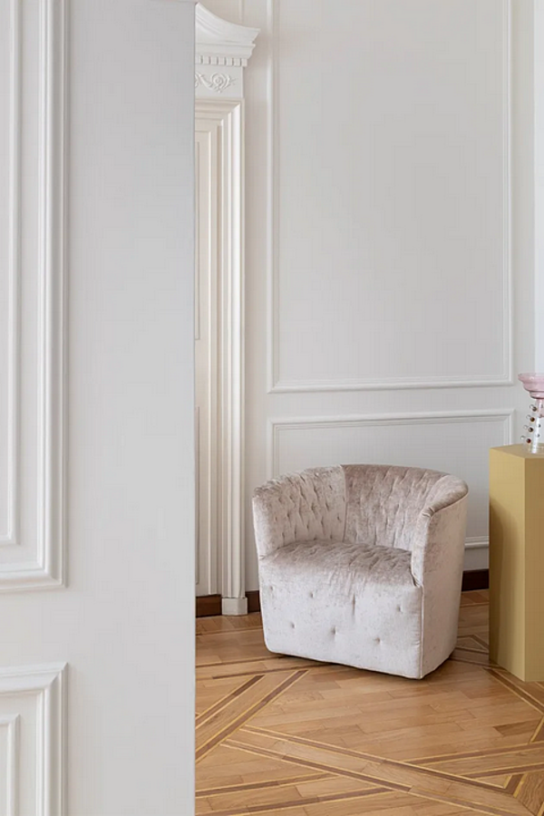 Polyurethane armchair with removable cover and armrests Saba Amelie factory SABA from Italy. Foto №6