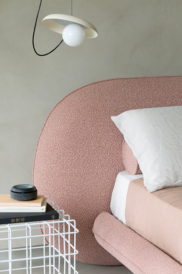 Fabric bed with upholstered back Saba Wabi factory SABA from Italy. Foto №4