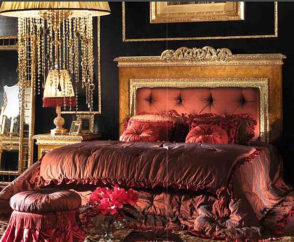 Double bed with upholstered headboard A.R. Arredamenti Royal Collection 771 factory A.R.ARREDAMENTI SRL from Italy. Foto №2