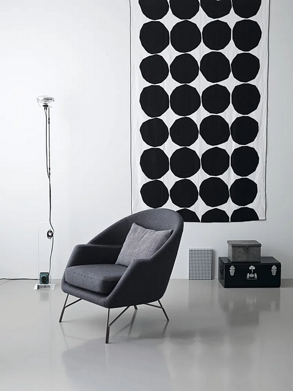 Fabric armchair with armrests Saba Chillout factory SABA from Italy. Foto №5