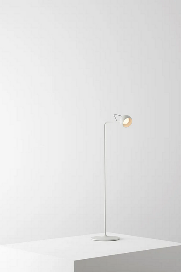 Adjustable metal floor lamp Ixa Artemide factory Artemide from Italy. Foto №4