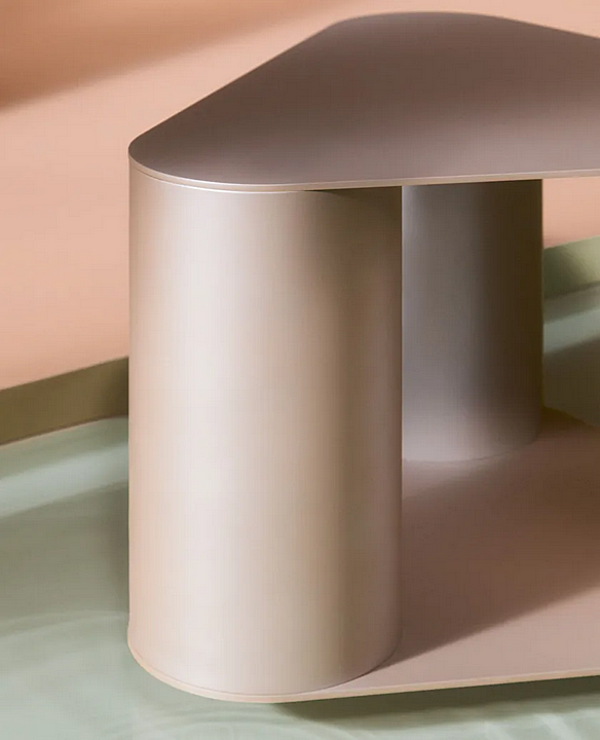 Triangular metal coffee table Tres Saba factory SABA from Italy. Foto №10