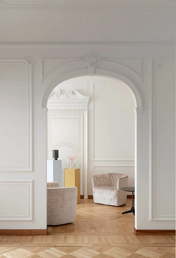 Polyurethane armchair with removable cover and armrests Saba Amelie factory SABA from Italy. Foto №5