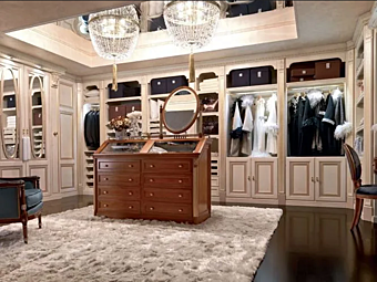 Custom wooden walk-in wardrobe Martini Interiors Romanza Incantevoli Scenari Custom wooden walk-in wardrobe Martini Interiors Romanza Incantevoli Scenari factory MARTINI INTERIORS from Italy
