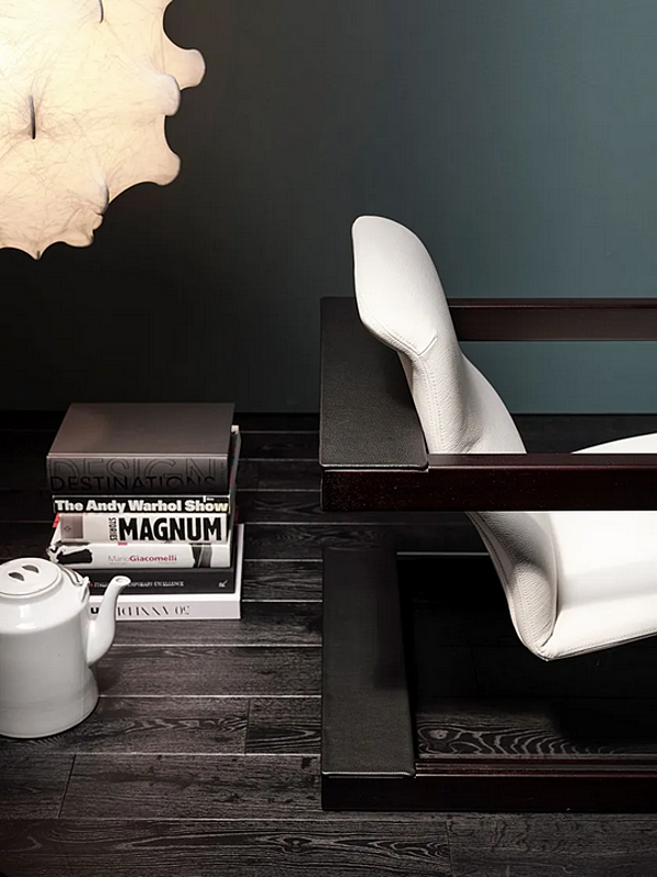 Cantilever armchair with wooden frame and leather seat Mussi Palco factory MUSSI from Italy. Foto №6