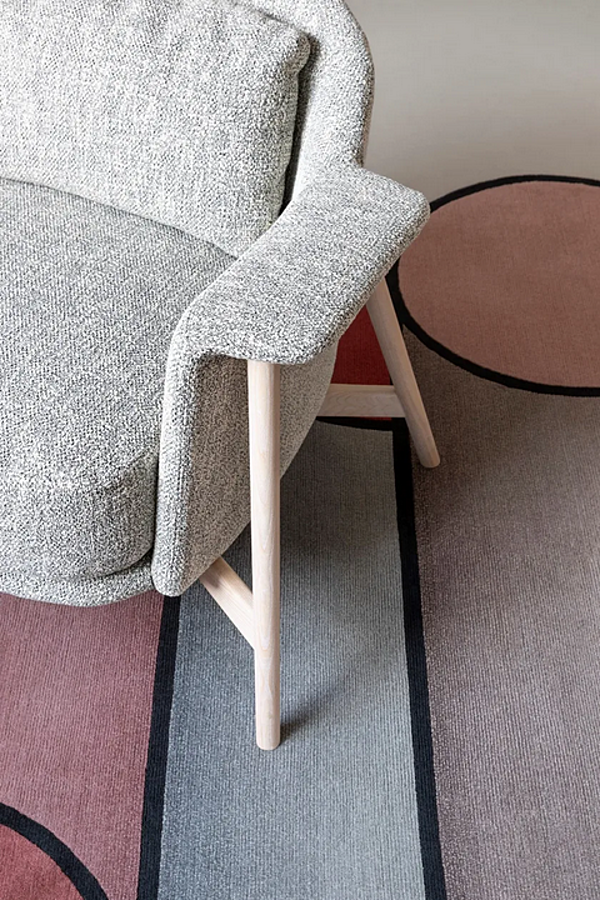 Fabric armchair with armrests Saba Kepi factory SABA from Italy. Foto №7