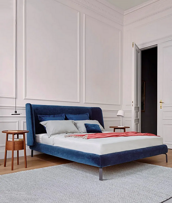 Double bed with upholstered headboard fabric LIGNE ROSET Desdemone 17021600-17022600 factory LIGNE ROSET from Italy. Foto №3