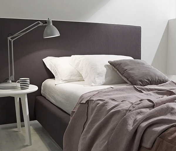 Full size upholstered bed with padded headboard Duomo Design Mono Alto factory Duomo Design from Italy. Foto №2