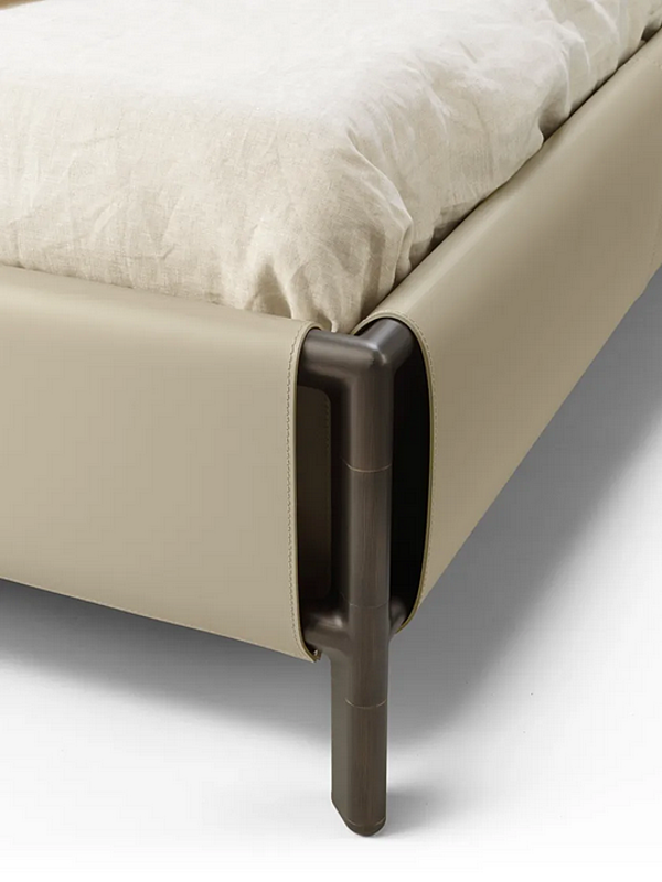 Double bed frame in tanned leather with upholstered headboard GHIDINI1961 SG221BB102 factory GHIDINI1961 from Italy. Foto №5