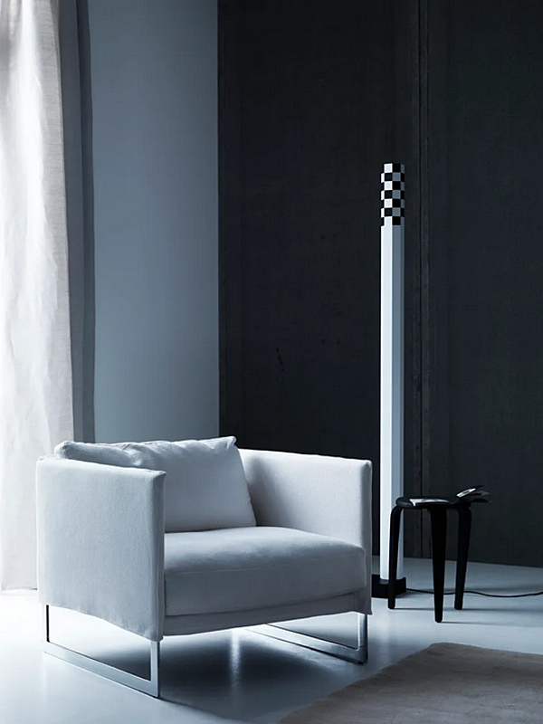 Sled base fabric armchair with armrests Saba Livingston factory SABA from Italy. Foto №3