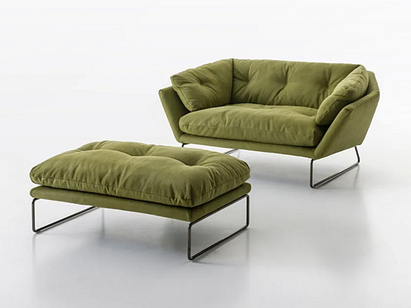 Upholstered fabric footstool Saba New York Suite factory SABA from Italy. Foto №3