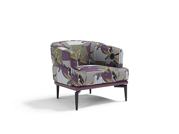 Fabric armchair with armrests Egoitaliano Bonnie factory Egoitaliano from Italy. Foto №4