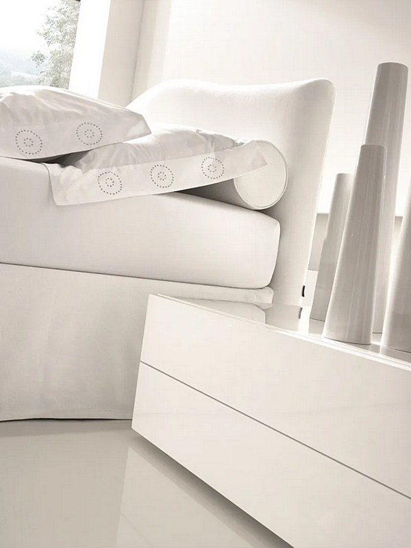 Upholstered double bed with soft backrest Duomo Design Fiaba factory Duomo Design from Italy. Foto №3