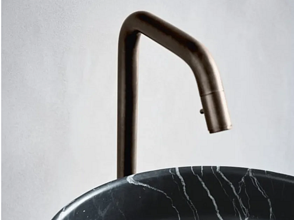 Floor Standing Brass Sink Spout Memory AGAPE factory Agape from Italy. Foto №1