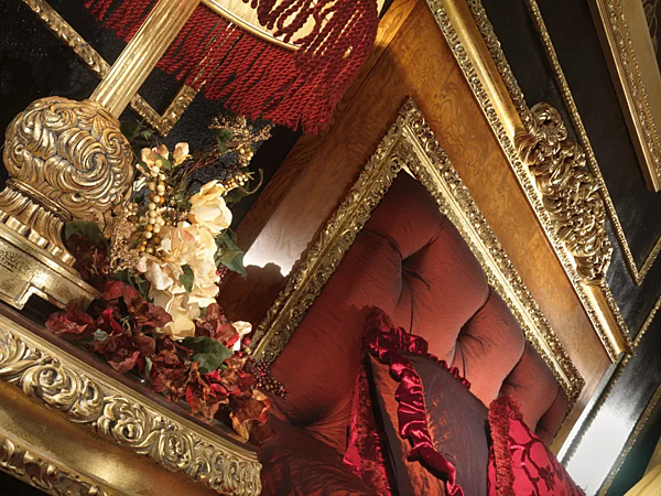 Double bed with upholstered headboard A.R. Arredamenti Royal Collection 771 factory A.R.ARREDAMENTI SRL from Italy. Foto №3