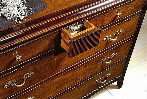 Chest of drawers BOTTEGA D'ARTE 822 factory BOTTEGA D'ARTE from Italy. Foto №3