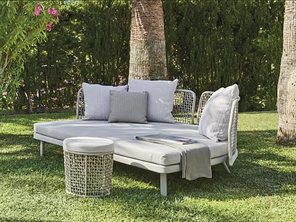 Upholstered Synthetic Fibre Garden Daybed VARASCHIN Emma factory VARASCHIN from Italy. Foto №1