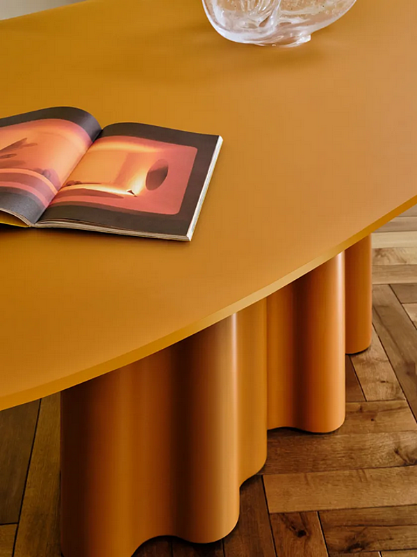 Oval table with polyurethane base and lacquered glass top Saba Teatro Magico factory SABA from Italy. Foto №7