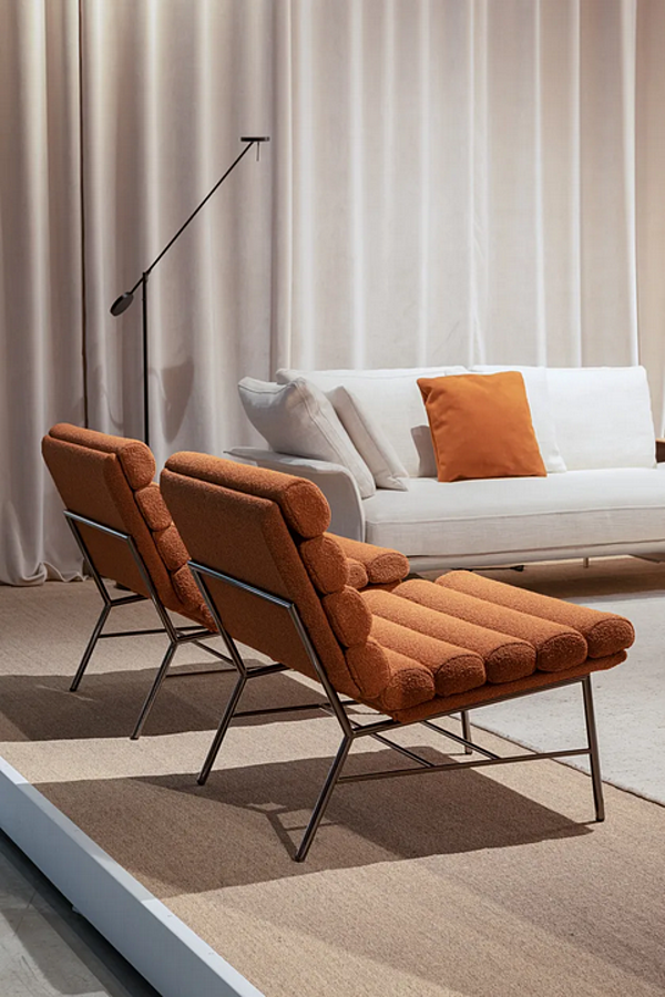 Fabric armchair with soft back Pan Flute Saba factory SABA from Italy. Foto №3