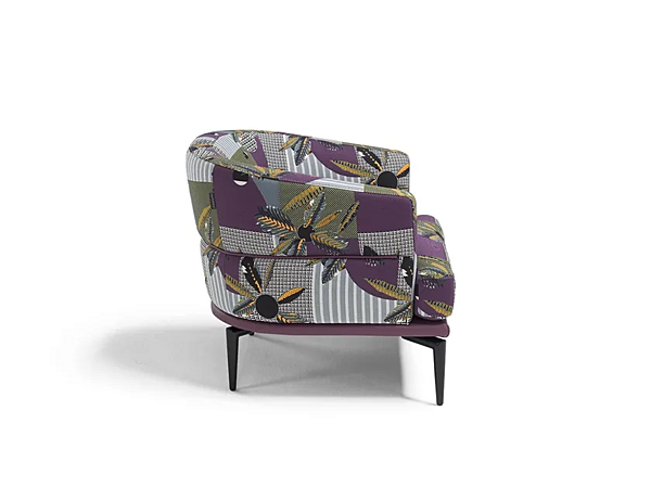 Fabric armchair with armrests Egoitaliano Bonnie factory Egoitaliano from Italy. Foto №5