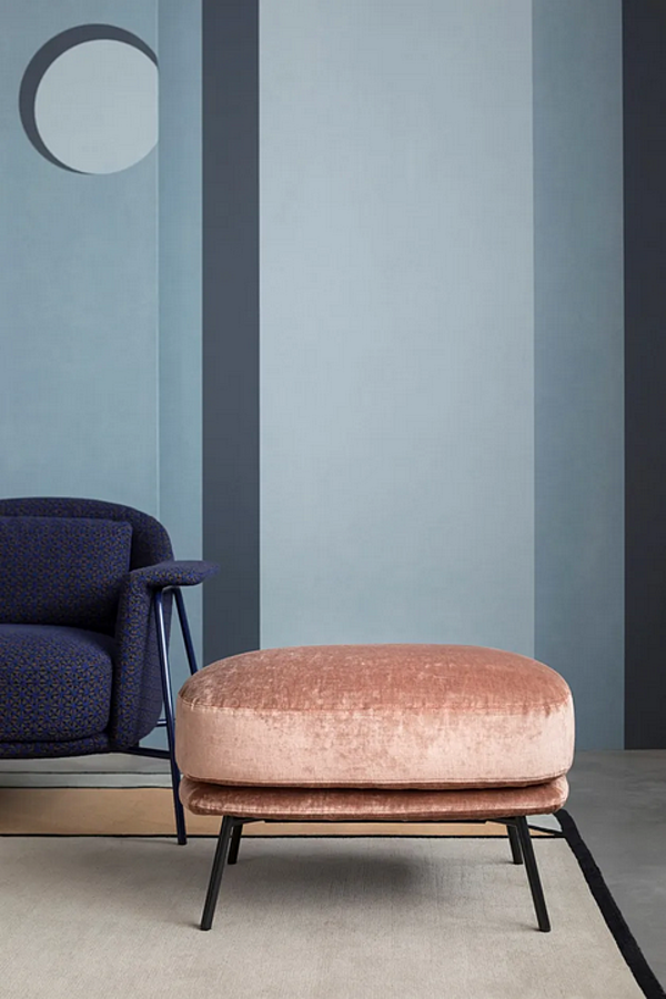 Upholstered Fabric Footstool Saba Kepi factory SABA from Italy. Foto №2