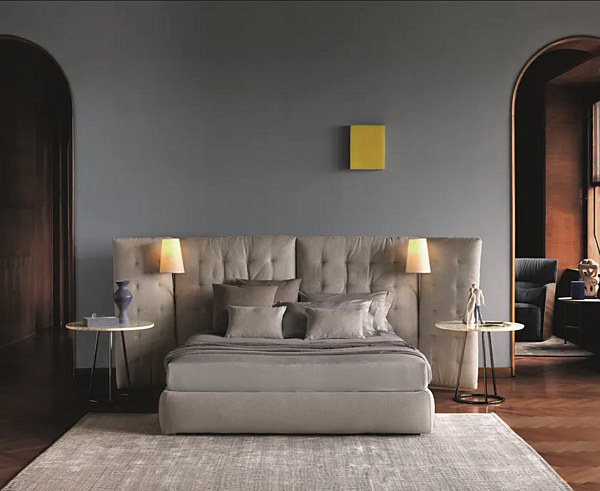 Bed with high angled headboard upholstered Flou Paravento factory Flou from Italy. Foto №8