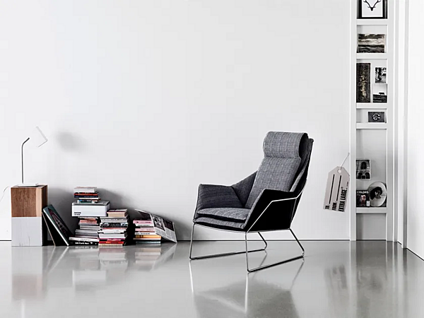 High Back Fabric Armchair New York Saba factory SABA from Italy. Foto №8