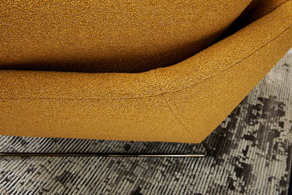 Upholstered fabric lounge chair with armrests Saba New York Suite factory SABA from Italy. Foto №5