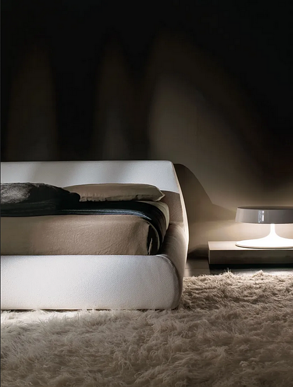 Double bed with upholstered headboard fabric i 4 Mariani Be Look factory i 4 Mariani from Italy. Foto №4