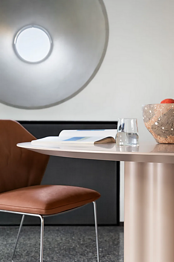 Round table with polyurethane base and lacquered MDF top Saba Teatro Magico factory SABA from Italy. Foto №4