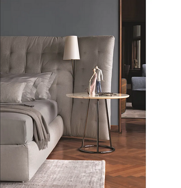 Bed with high angled headboard upholstered Flou Paravento factory Flou from Italy. Foto №10