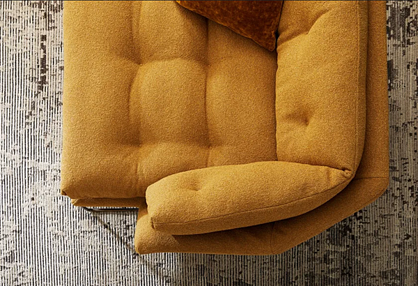 Upholstered fabric lounge chair with armrests Saba New York Suite factory SABA from Italy. Foto №4