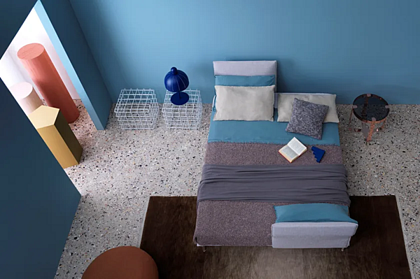 Double bed with upholstered headboard fabric Saba Avant Apres factory SABA from Italy. Foto №3