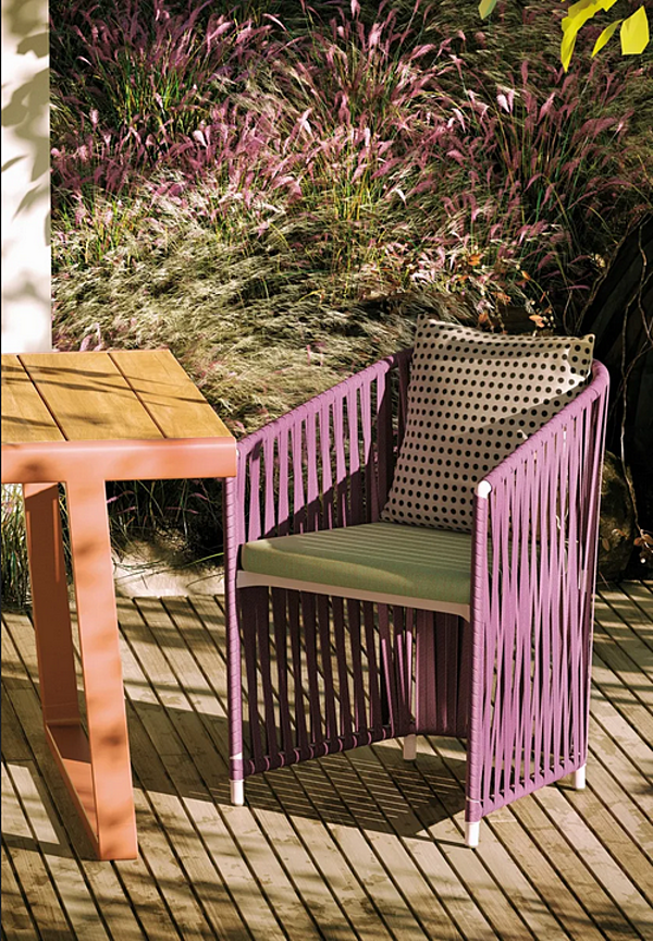Garden chair with armrests KETTAL Bitta Lounge factory KETTAL from Italy. Foto №3