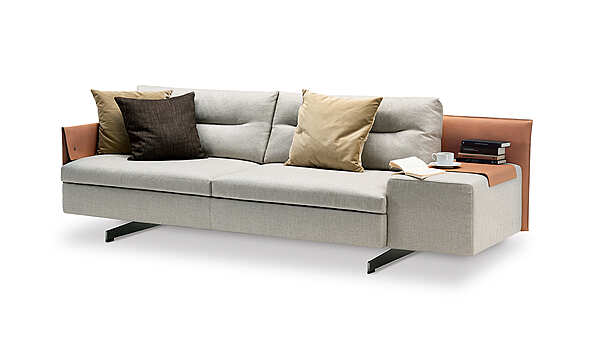 Couch POLTRONA FRAU 5572211 factory POLTRONA FRAU from Italy. Foto №1
