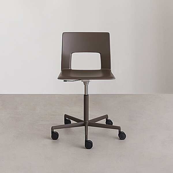 Bar stool DESALTO Kobe - swivelling barstool with adjustable height factory DESALTO from Italy. Foto №2