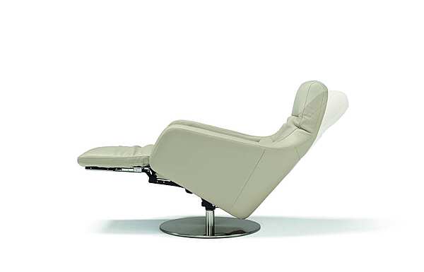 Swivel leather armchair with motorised functions Egoitaliano Nora factory Egoitaliano from Italy. Foto №2