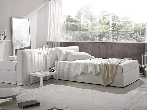 Storage bed with upholstered back panel Duomo Design Wonder factory Duomo Design from Italy. Foto №1
