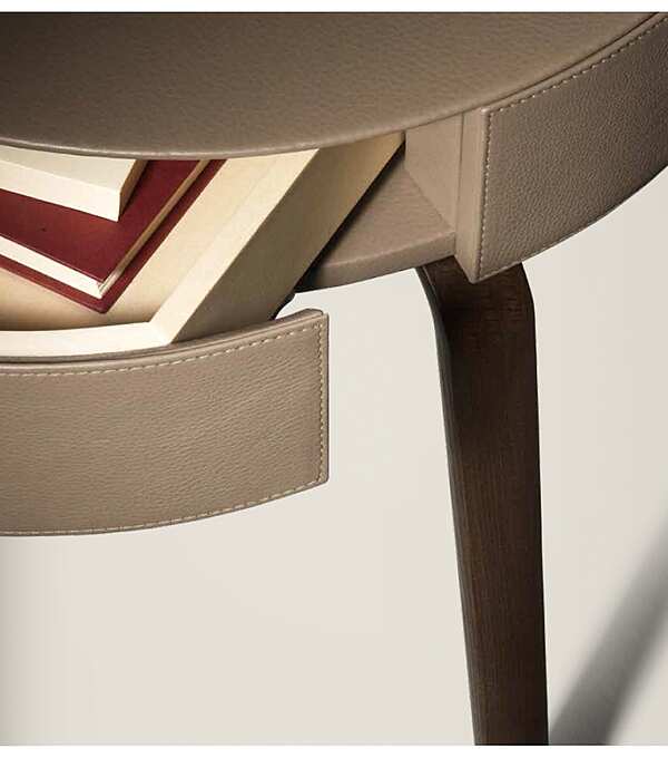 Bedside table POLTRONA FRAU Fiorile with drawer factory POLTRONA FRAU from Italy. Foto №4
