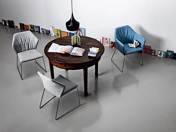 Upholstered fabric chair with sled base Saba New York factory SABA from Italy. Foto №4