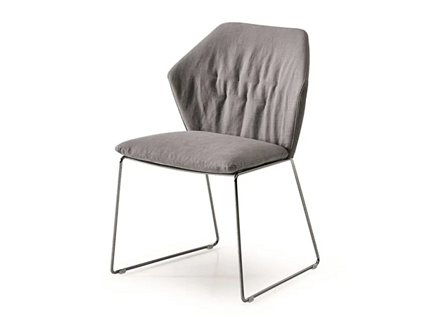 Upholstered fabric chair with sled base Saba New York factory SABA from Italy. Foto №1