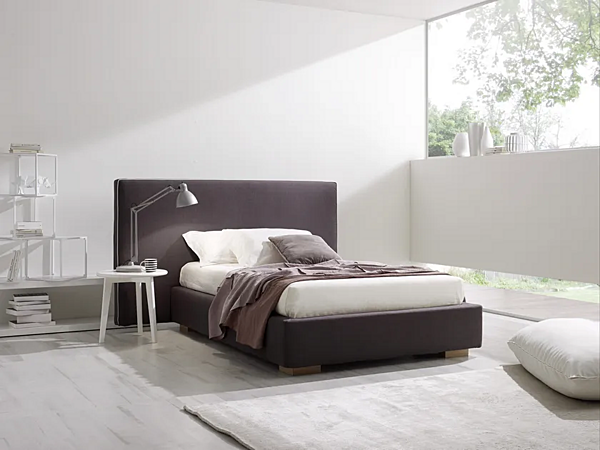 Full size upholstered bed with padded headboard Duomo Design Mono Alto factory Duomo Design from Italy. Foto №4
