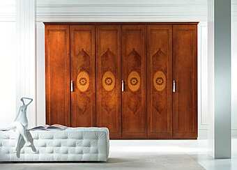Classic Wooden Wardrobe with Rosoni Design CARPANELLI factory CARPANELLI from Italy