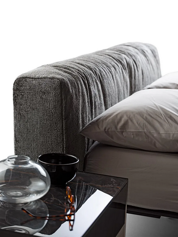 Double bed with upholstered headboard fabric LAGO Axum factory LAGO from Italy. Foto №4