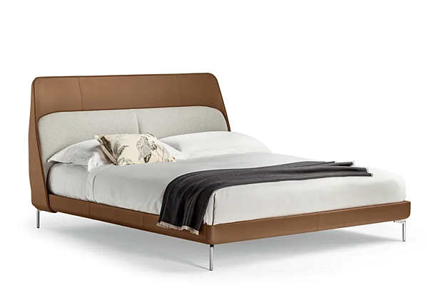 Leather bed with upholstered headboard Coupe POLTRONA FRAU factory POLTRONA FRAU from Italy. Foto №3