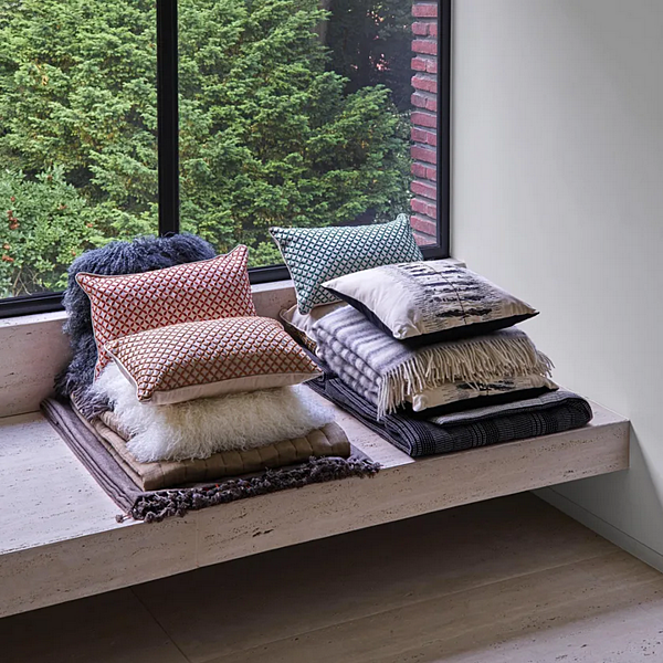 Rectangular Cushion in Cotton and Linen Alvor by Ligne Roset 11020402-11020403 factory LIGNE ROSET from Italy. Foto №4